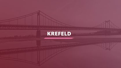 Der Blick auf die Uerdinger in Krefeld. Darauf der Schriftzug "Krefeld".