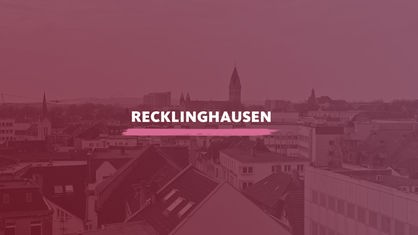 Der Blick von oben auf die Stadt Recklinghausen. Darauf der Schriftzug "Recklinghausen".