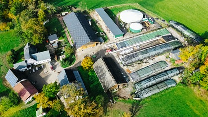 Blick von oben auf den Hof von Karl-Ludwig Kotthoff in Meschede