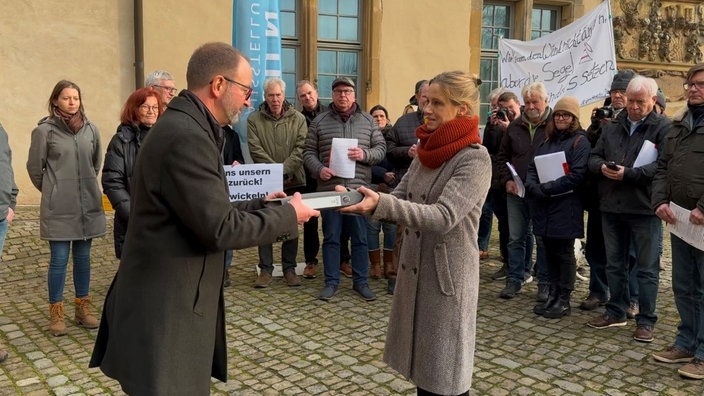 Protest gegen Windräder - Unterschriftenübergabe beim Landesverband Lippe