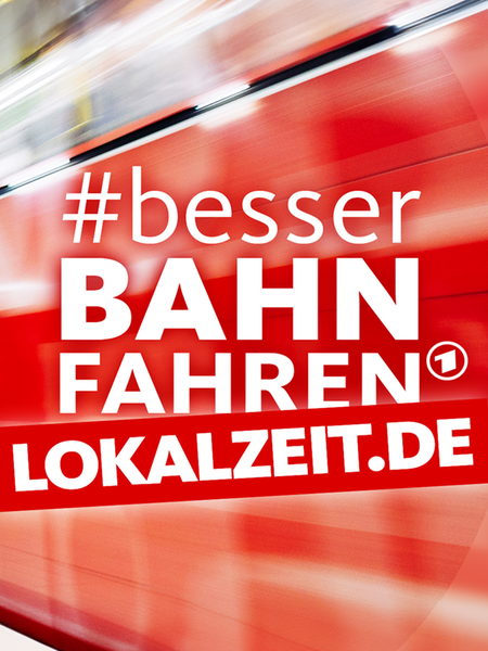 Auf einer durchfahrenden U-Bahn steht der Text: #besserBahnfahren. Lokalzeit.de