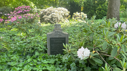 Grabstein im Bunten Garten in Mönchengladbach