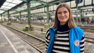 Hanna Kleingünther hilft ehrenamtlich bei der Duisburger Bahnhofsmission