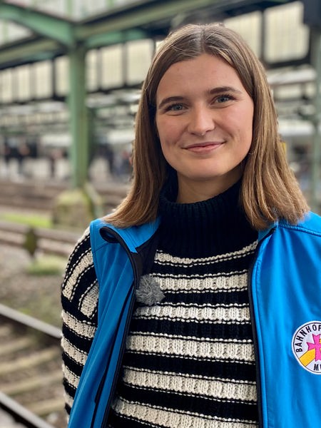 Hanna Kleingünther hilft ehrenamtlich bei der Duisburger Bahnhofsmission