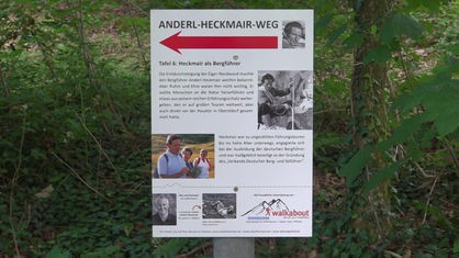 Dieses Schild weist den Anderl-Heckmair-Wanderweg aus