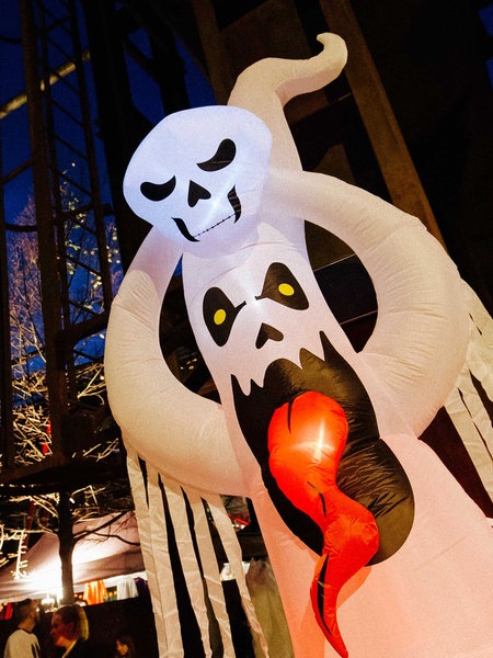 Halloween-Dekoration im Landschaftspark Duisburg