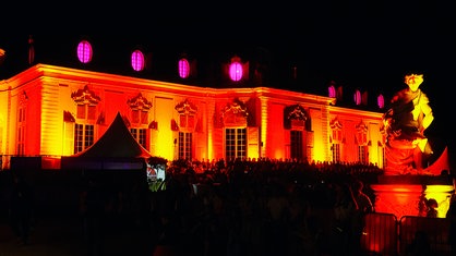 Das angestrahlte Schloss Benrath beim Lichterfest.