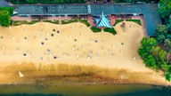Das Luftbild zeigt den schönen 800 Meter langen Sandstrand vom Seebad im Haltern am See