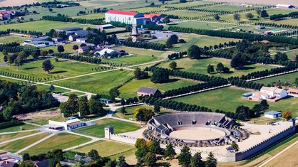 Luftbild des Archäologischen Parks Xanten mit dem LVR-Römermuseum.