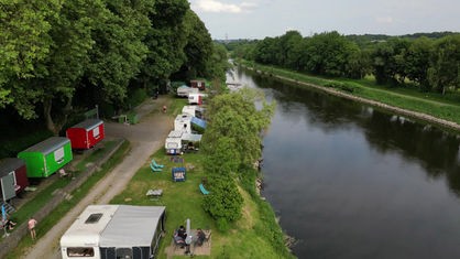 Der Campingplatz Ruhrcamping in Essen am Ufer der Ruhr von oben