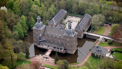 Das Wasserschloss Hugenpoet aus einer Luftauhnahme am Tag