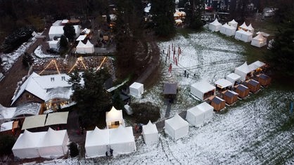 Der Weihnachtsmarkt auf Schloss Grünwald von oben