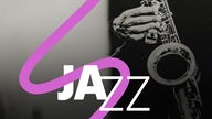 Hinter dem Schriftzug "Jazz" spielt eine Hand auf einem Saxofon
