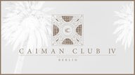Im Hintergrund ein invertiertes Bild von Palmen, im Vordergrund das Logo und der Schriftzug Caiman Club.