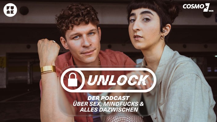 Moderator:innen hinter dem Unlock-Logo 