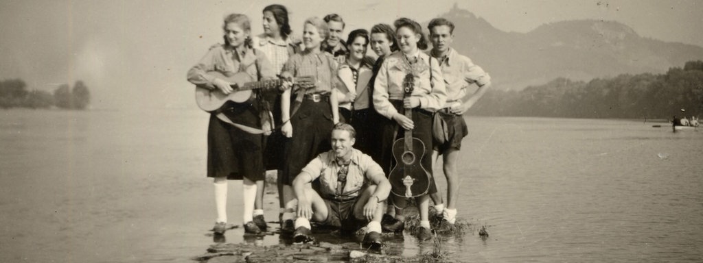 Edelweißpiraten und -piratinnen aus Köln und Leverkusen am Rhein, um 1940.