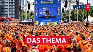 Niederländische Fans auf dem Dortmunder Friedensplatz vor dem EM-Halbfinale