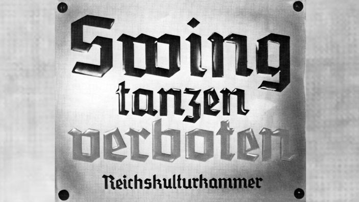 Das Beitragsbild des WDR3 Kulturfeature "Swing High, Swing Low – Jazzuntergrund in Nazideutschland" zeigt ein Verbotsschild der Reichskulturkammer im Nationalsozialismus