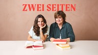 Cover zum Podcast "Zwei Seiten": Die Journalistinnen Mona Ameziane und Christine Westermann sitzen hinter einem Tisch mit Büchern und lächeln in die Kamera.