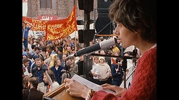 Petra Kelly spricht auf Demo gegen Nachrüstung.