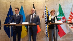 Ukraine-Konferenz des Landes NRW: Hendrik Wust, der Ministerpräsident des Landes NRW, Serhiy Lysak, der Gouverneur der ukrainischen Oblast Dnipropetrovsk, und Henriette Reker, die Oberbürgermeisterin der Stadt Köln.