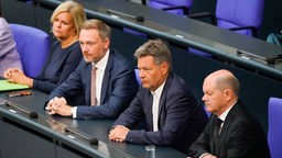 Innenministerin Nancy Faeser, Finanzminister Christian Lindner, Wirtschaftsminister Robert Habeck und Bundeskanzler Olaf Scholz (v.l.n.r.) im Bundestag. 