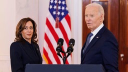 Präsident Joe Biden (r.) und Kamala Harris bei einer Pressekonferenz im Weißen Haus am 15.01.2025