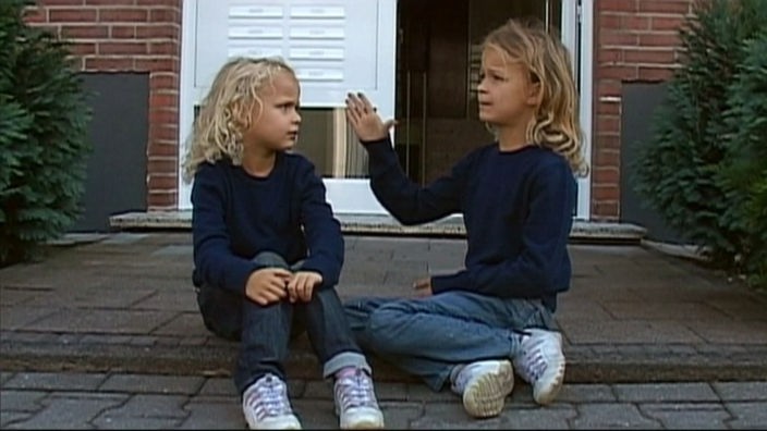  Jelisa und Aloisi (gehörlose Kinder) 