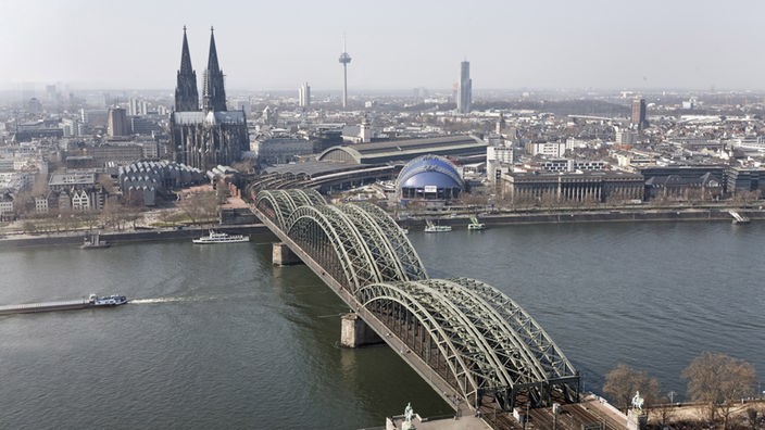 222 Köln Hohenzollernbrücke von oben