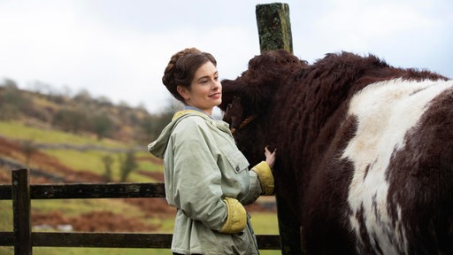 Szene aus "Der Doktor und das liebe Vieh": Rachel Shenton als Helen.