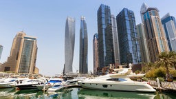 Dubai Marina Yacht-Hafen und Skyline