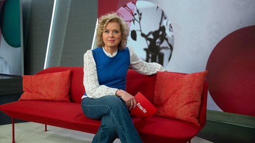 Moderatorin Lisa Ortgies im Studio