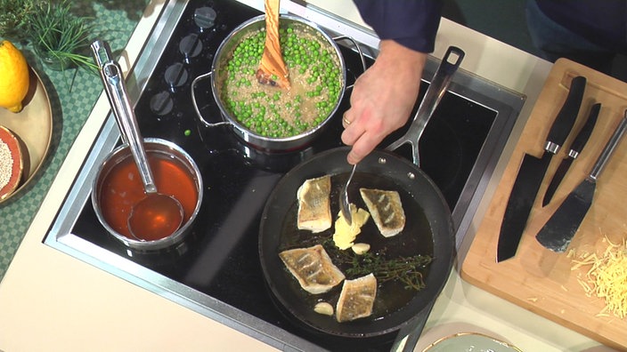 Fabian Timmer macht Perlgraupenrisotto mit gebratenem Zander. Ein so einfaches wie köstliches Fischgericht.