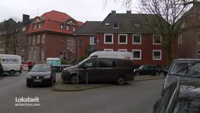 Eine zugeparkte Straße in Münster