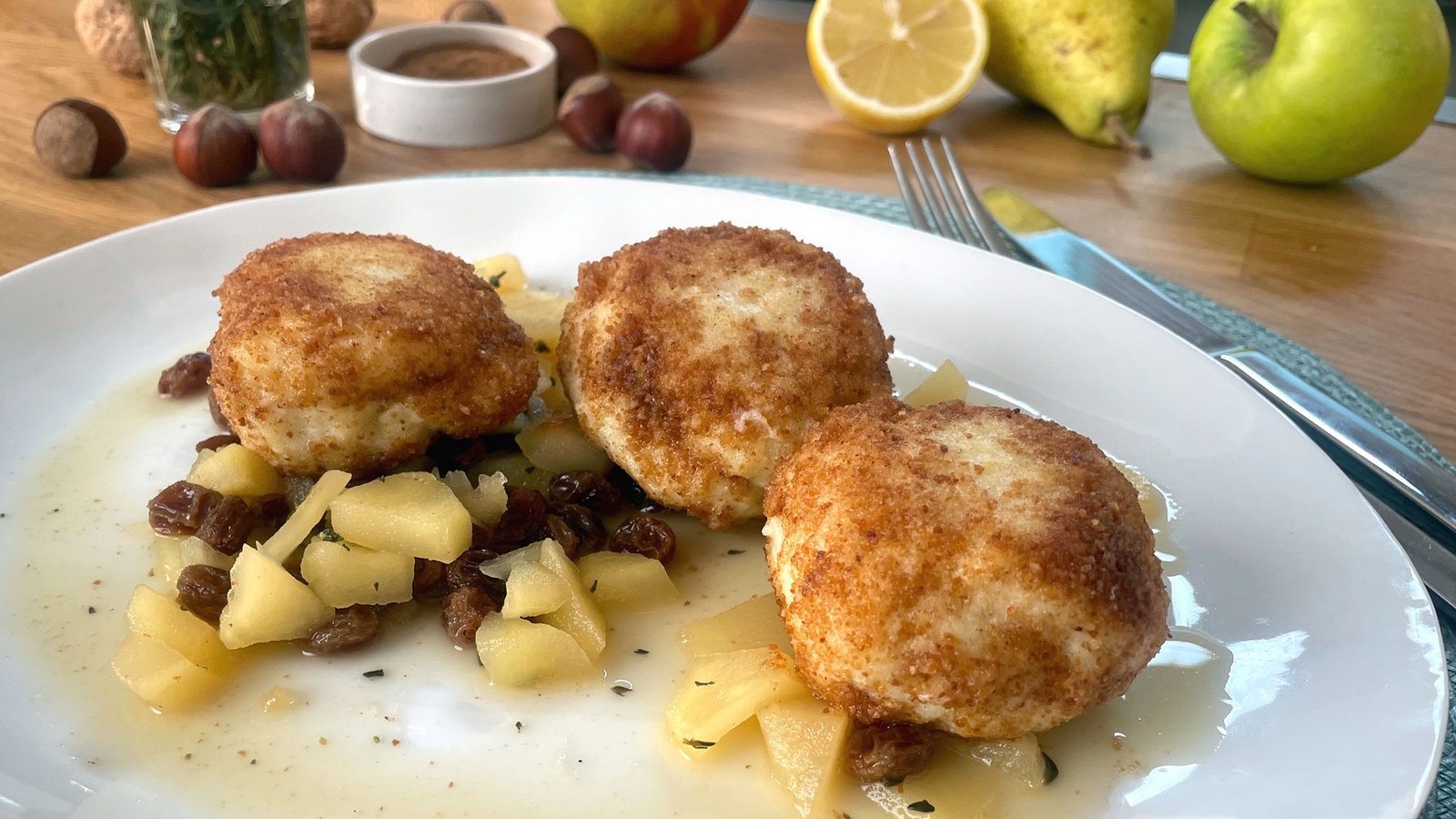 Topfenknödel mit Apfel-Thymian-Kompott - Rezepte - Rezepte ...