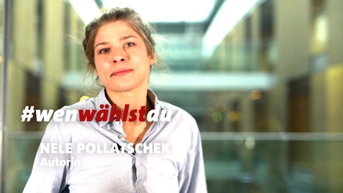 Eine junger Frau lächelt in die Kamera mit der Überschrift: Nele Pollatschek, Autorin