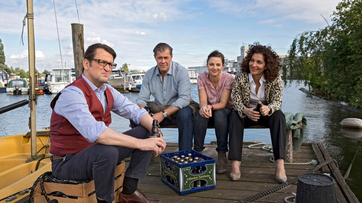 Lars (Ingo Naujoks), Finn (Sven Martinek), Nina (Julia Schäfle) und Zobel (Proschat Madani, v. l. n. r.)