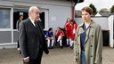 Vicky Adam (Katja Danowski, r.) versucht Small-Talk mit Plocher (Michael Prelle, l.). Der hat Probleme zu Hause und mit Frauenfußball ...