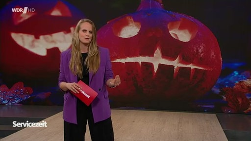 Moderatorin Svenja Kellershohn im Servicezeit Studio