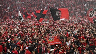 Leverkusener Fans feiern die Meisterschaft