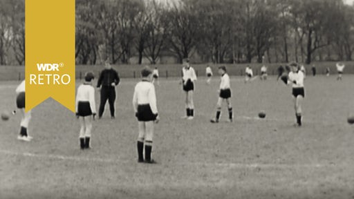 Jugendmannschaft beim Fußballtraining