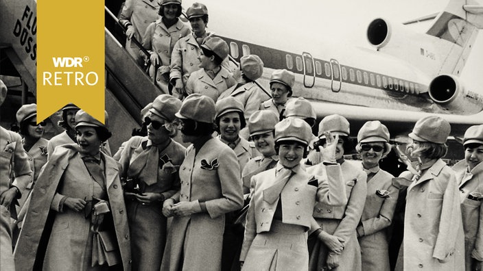 Menschen im Düsseldorfer Flughafen 