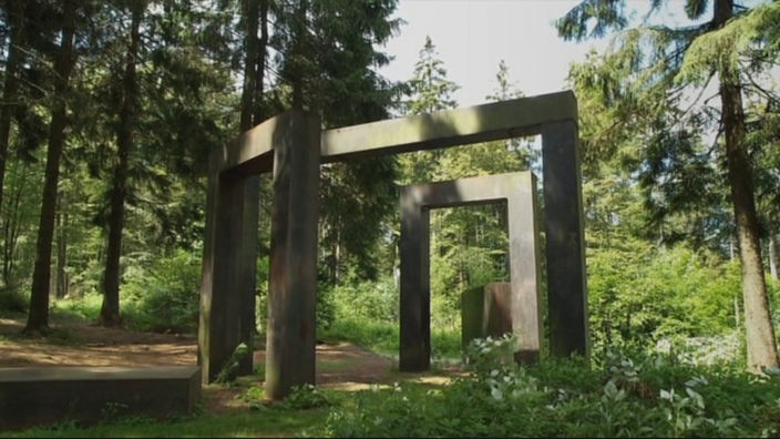 Ansgar Nierhoff: "Kein leichtes Spiel" - WaldSkulpturenWeg Wittgenstein-Sauerland