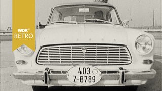 Schwarz-Weiß-Bild eines alten Ford Taunus