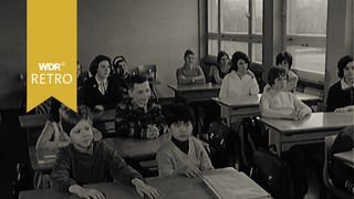 Ein Klassenzimmer mit Kindern unterschiedlicher Herkunft