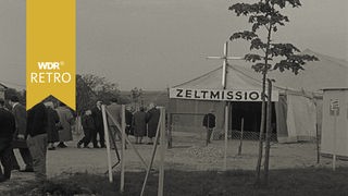 Zelt mit Banner: "Zeltmission"