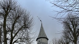 Beschädigter Kirchturm durch Sturmtief in Rüthen
