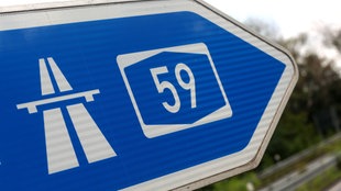 Autobahnschild der A59