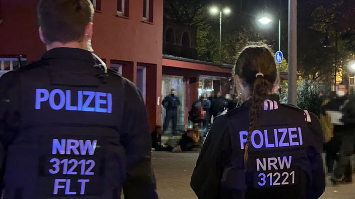Großeinsatz von Polizei und Ordnungsamt am Aachener Kaiserplatz