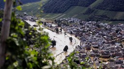 Hochwasser im Ahrtal: Blick auf die Überschwemmungen in Dernau am 15. Juli 2021